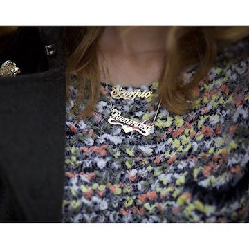 FANCY PRINT NAME NECKLACE W/ MIDDLE HEART