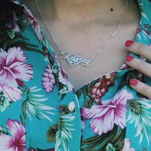 Load image into Gallery viewer, SCRIPT LETTERING NAME NECKLACE